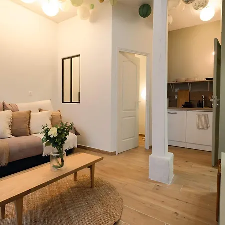 Typical For 4 People Moulin Rouge *