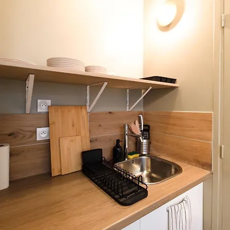 Typical For 4 People Moulin Rouge Appartement Parijs