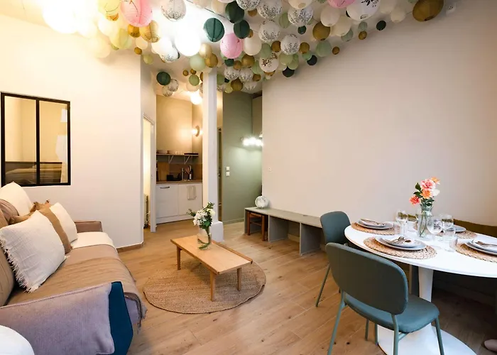 Typical For 4 People Moulin Rouge * Paris