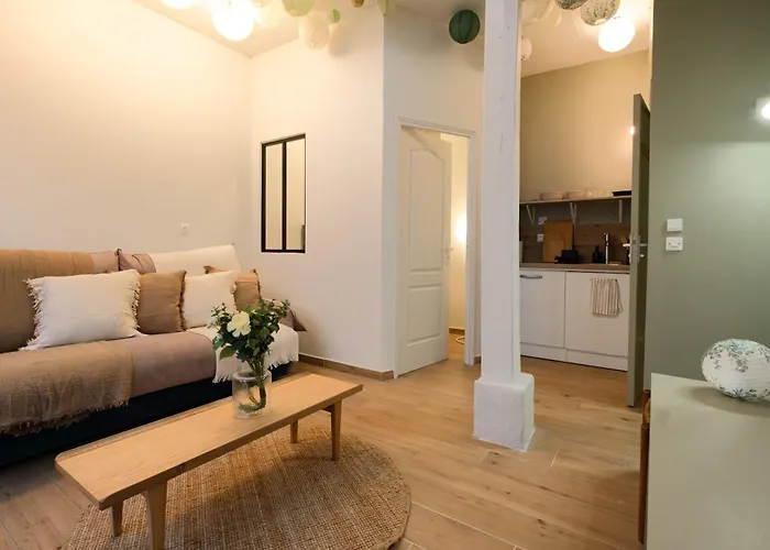 Typical For 4 People Moulin Rouge *