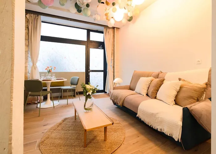 Typical For 4 People Moulin Rouge Apartment