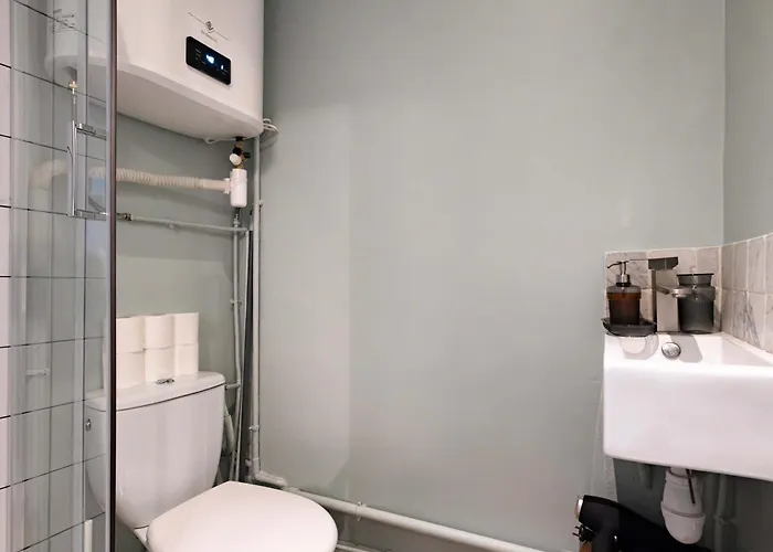 Typical For 4 People Moulin Rouge * Paris