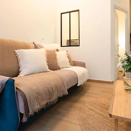 Typical For 4 People Moulin Rouge *