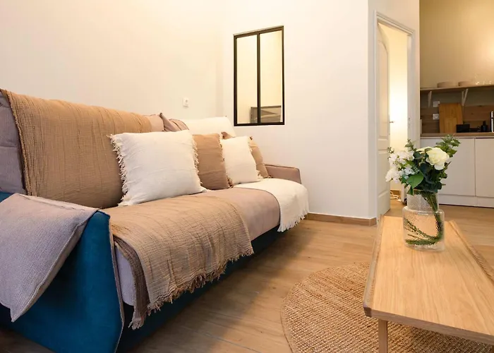 Typical For 4 People Moulin Rouge *